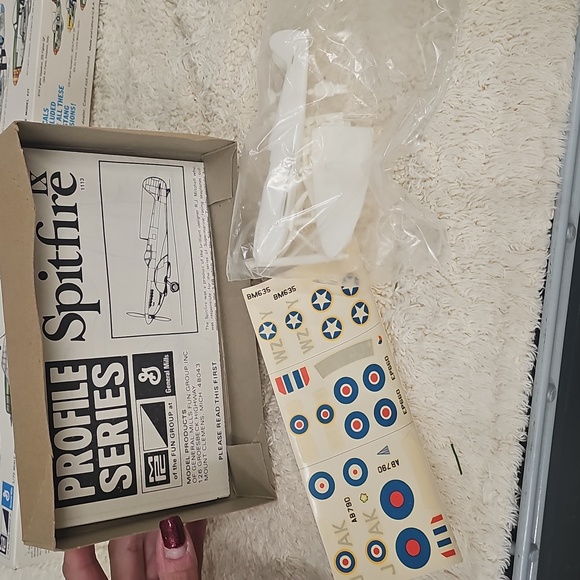 Spitfire IX Model Kit - Picture 5 of 5